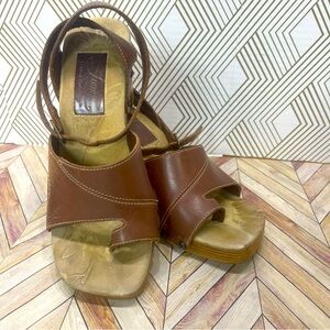 Y2K VTG Square Toe Leather Sandal Heels 
Brand is Fiorlini‎ Size 6 T20